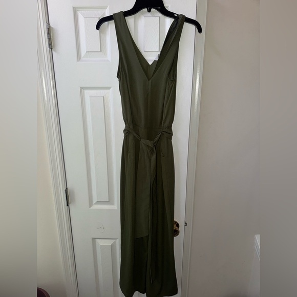 A New Day Olive Green V Neck Sleeveless Jumpsuit Size XS - Picture 2 of 6